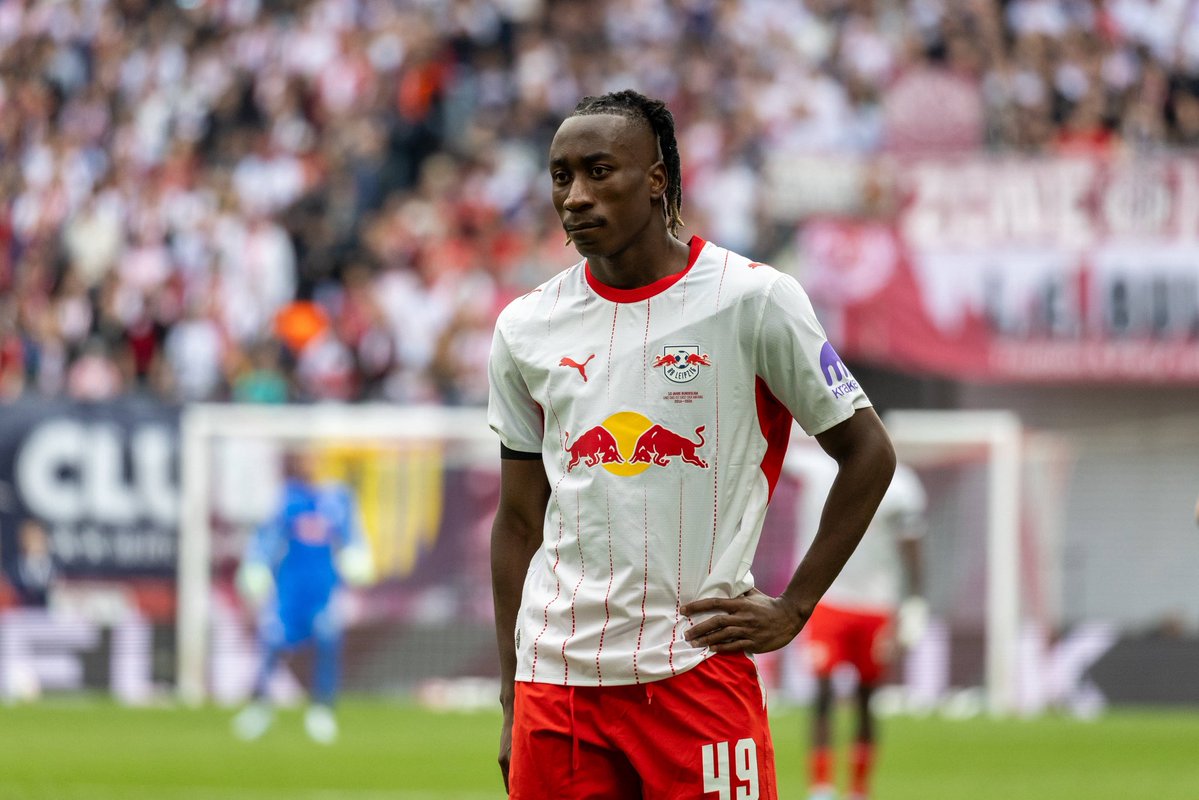 Plettigoal's tweet photo. 🚨🧨 BREAKING | RB Leipzig have not responded to Real Madrid’s latest offer. As a result, negotiations have largely stalled in recent 24 hours, causing some surprise in Madrid.

If nothing extraordinary happens, Leipzig’s current plan is for Yan Diomande to fly with the squad to the training camp in Austria on Saturday.

Diomande has been informed. However, he is still hoping to avoid travelling. A final decision is expected on Saturday morning.

The player’s clear intention is (should he have to travel) not to take part in full team training there. He wants the move to Real Madrid, has mentally moved on from Leipzig, and is hoping the clubs will reach an agreement soon. Deal still on. Crucial weekend ahead. 

@philipphinze24 @SkySportDE 🇨🇮