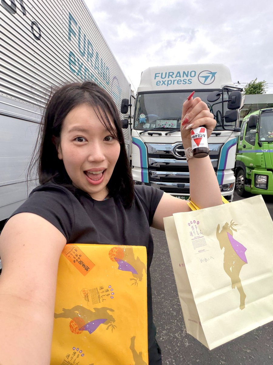 truckmeimei's tweet photo. 本当は今日「お休み」だった25歳😖

疲労がピークに達した体を
"手当割増"を理由に稼働させます🏋️‍♀️💸 https://t.co/iAWmqxB4AK