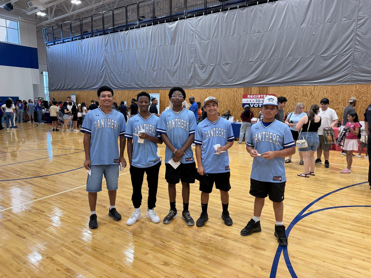 cekinghardball's tweet photo. Sheldon Back 2 School Bash! #service #GRIND https://t.co/0GhHjfsqnl