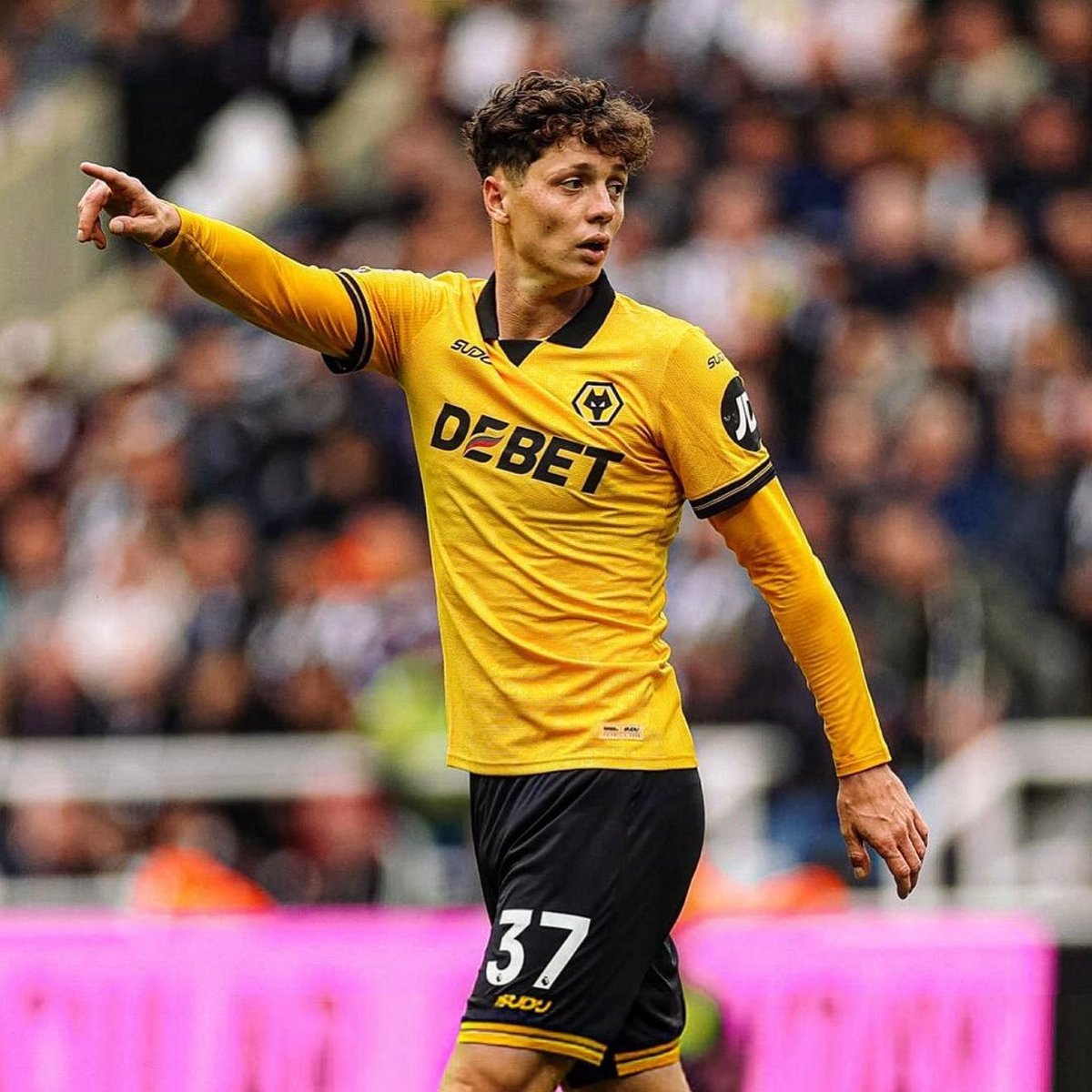 Abdulhak114's tweet photo. 🚨⚪️🔵 EXCL: Real Sociedad send official bid to Wolves for Ladislav Krejci! Rejected as too low — Wolves value their Czech international CB higher after his permanent move in June. Treat with some caution until more sources confirm ⚠️🇨🇿 #Wolves #RealSociedad https://t.co/qxmZPQ4FyF