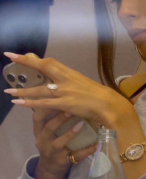 madisonchart's tweet photo. Madison Beer’s engagement ring to Justin Herbert. https://t.co/DY7YoUfuA7