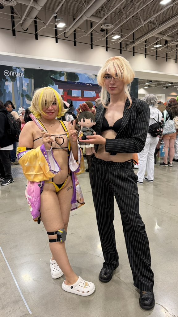 bbyrup's tweet photo. WE GOT OFFICE SIREN GRAVES IN THIS BITCH !!!!!! #otakon https://t.co/TMhbYrrA3L