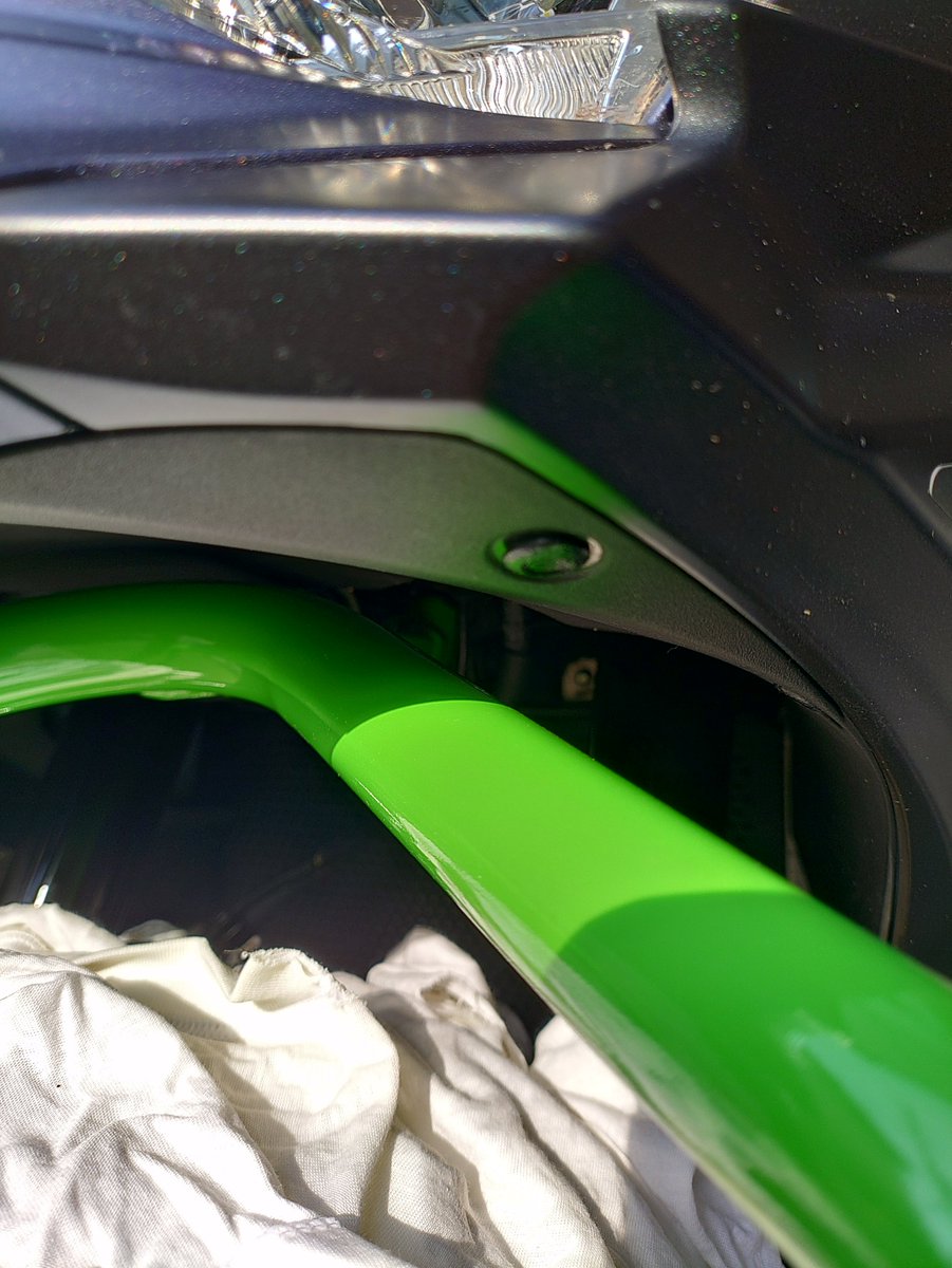 kohi_ZX10R's tweet photo. タイヤ交換行くのでホイール外し。
昨年25R用に買った、フロントスタンドやっと使える。(昨年のタイヤ交換のときは間に合わなかった)
今までのだと、カウルに干渉しちゃうんです。
250Rも干渉してたけど、無理やり上げてました。10Rは大丈夫だった。
#jtrip https://t.co/ES6MxHiCYF