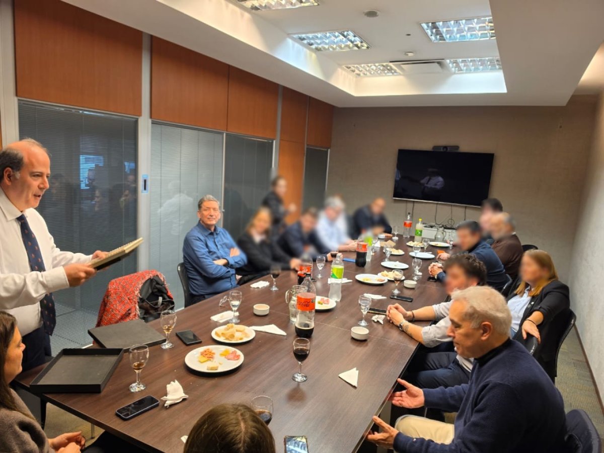 dkucawca's tweet photo. Emotiva despedida del Fiscal Subsecretario Marcelo Romero, que comienza una nueva etapa. Gran honor trabajar junto a tanto talento para un país mejor! https://t.co/0Sn2E2joVF