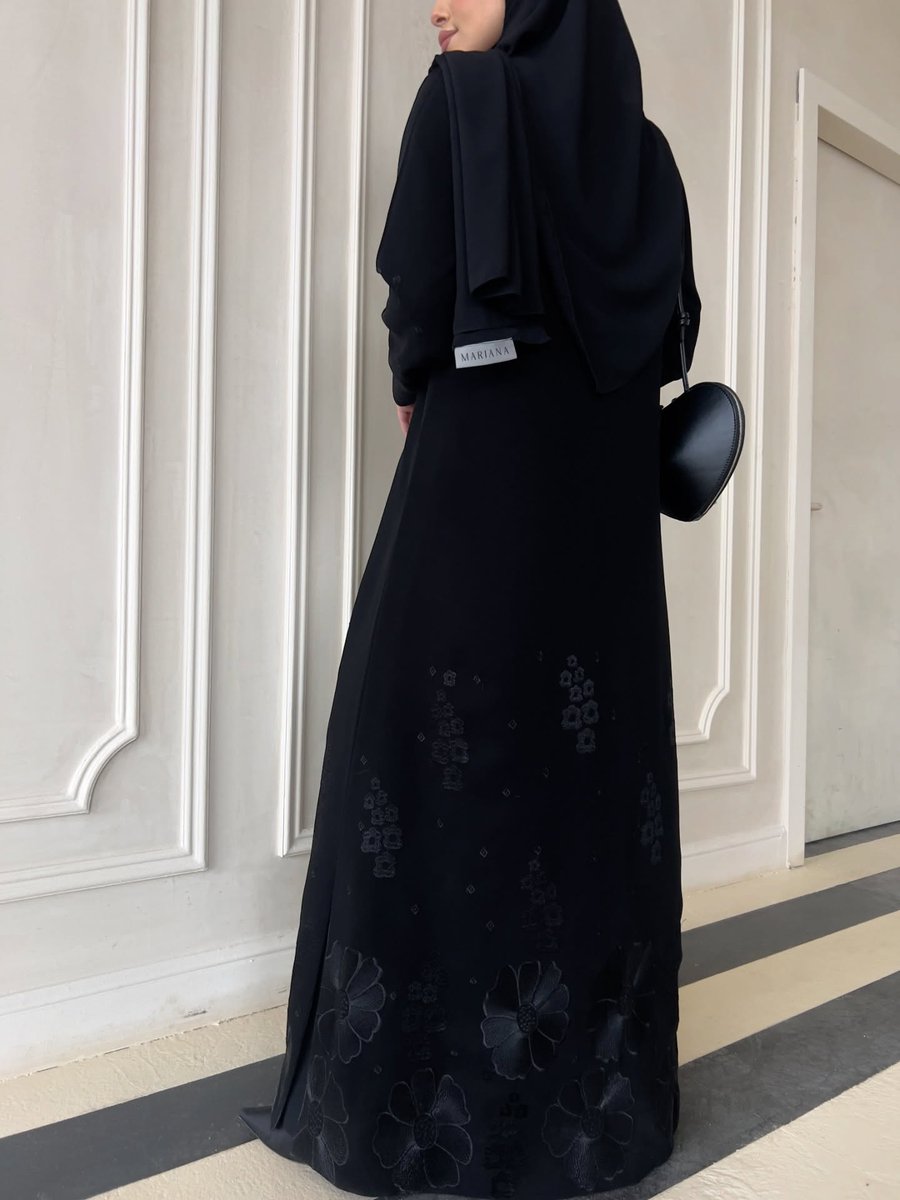 marianakw_'s tweet photo. Crafted for the modern woman who values effortless elegance. The front pleats add movement, sophistication, and a timeless touch to every look.
Price: 🇰🇼 38.000 | 🇸🇦 459.64 | 🇶🇦 448.60 | 🇦🇪 451.10
التفاصيل: عبايه بقماش كريب + كسرات اماميه+ بطانه بالكامل… https://t.co/gbEABgqGTt