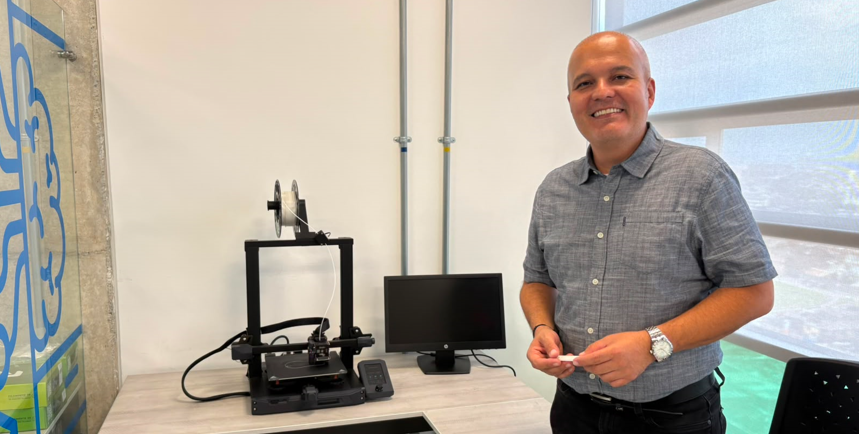 umanizales's tweet photo. #ProfesUManizales

Profesores de diferentes se están capacitando en prototipado e impresión 3D para incorporar esta tecnología en sus clases y proyectos de investigación. 

https://t.co/8zKxEHjKhX https://t.co/dXvvTUXNvM