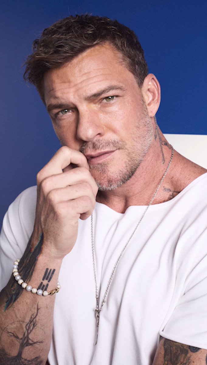 alanritchsonhq's tweet photo. Alan Ritchson photographed at the Prime Video Booth at SDCC https://t.co/YQMVkuiS8t
