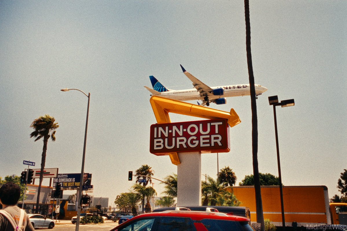 TheMidnightWisp's tweet photo. Sometimes living in LA can be hella cinematic 

#LosAngelesvibe @united #LA #california https://t.co/Qy8n92JqXL