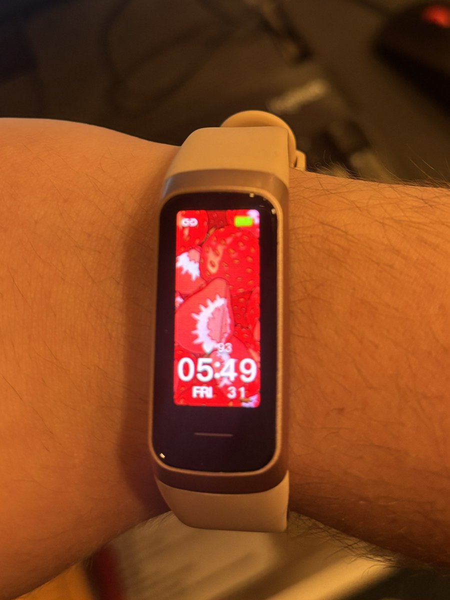 doyu1vr's tweet photo. got a lil fitbit watch and it lets you customize   the screen….. where there’s a will there’s a way https://t.co/OfSgIgfqGD