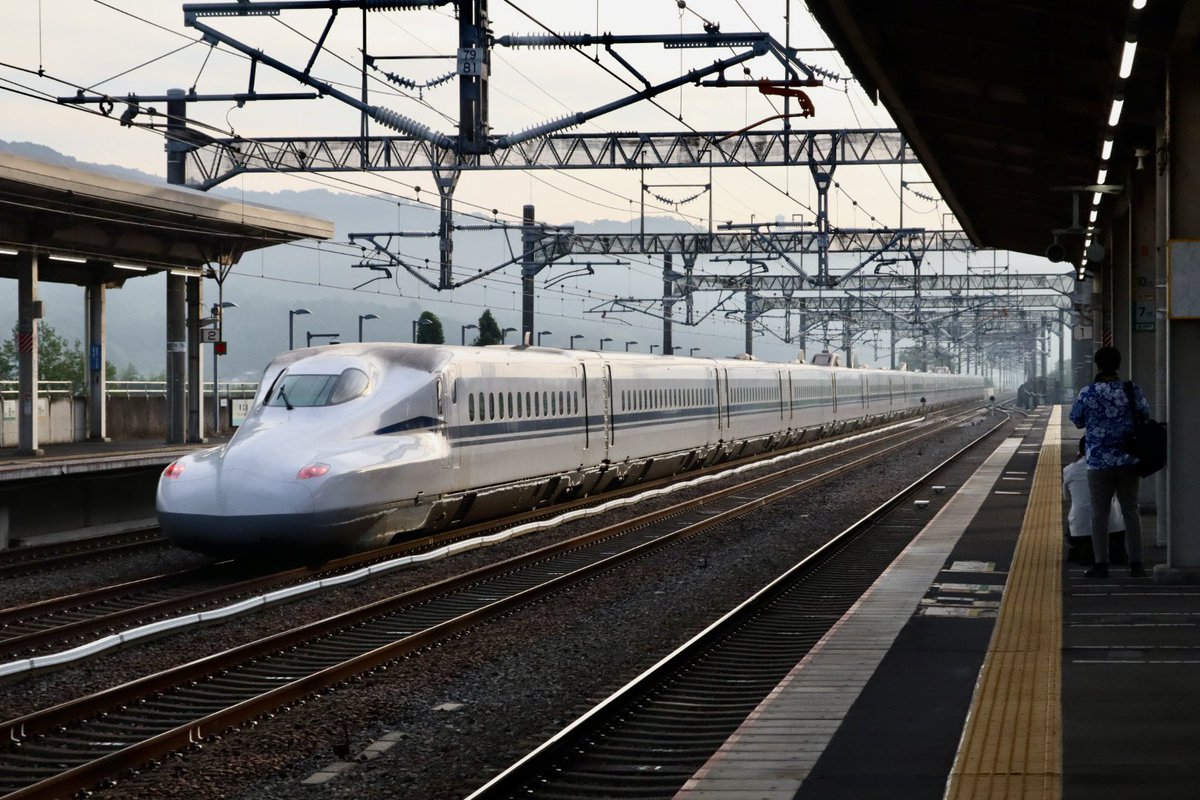 HU_tekken's tweet photo. おはようございます☀
今日は一夜限りの500系夜行を撮りに東広島駅に朝から駆けつけました(中の人4時間睡眠)
また朝ならではのひかり700号やのぞみ74号も撮影できました

入場券の元を取ったら帰宅して二度寝しようと思います...💤 https://t.co/TGS7LvaVad