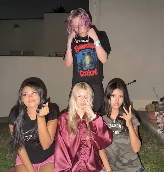 veizau's tweet photo. Haskell’s girlfriend of one year, Burpgod, was seen sitting on the floor and posing for a photo with Nettspend. https://t.co/rFbaTiokyT