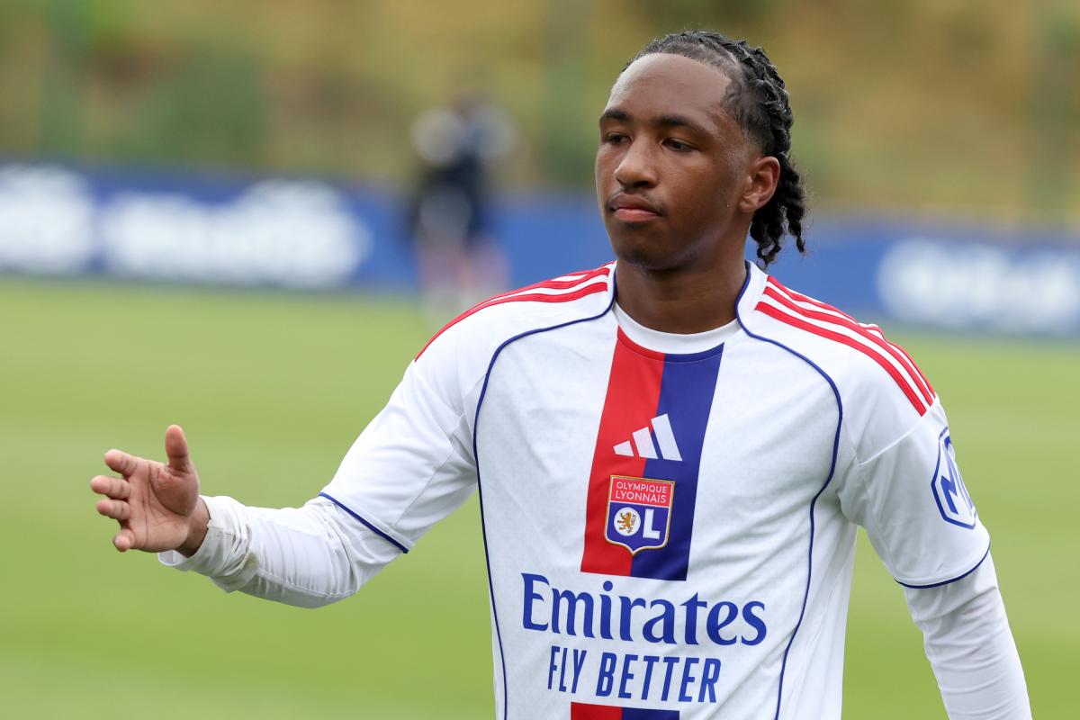 SimeOL69's tweet photo. 🚨 Correctif/Précision Mercato OL : sur le dossier Fofana, une clarification s'impose. S'il n'apparaît pas en liste A, l'OL pourrait l'inscrire en liste B — illimitée en nombre, soumise jusqu'à la veille de chaque match. Fofana (né le 31/03/2005, à l'OL depuis janvier 2024) remplit les critères d'éligibilité. Une manœuvre classique pour préserver une place sur la liste A. À confirmer d'ici le 3-4 août.