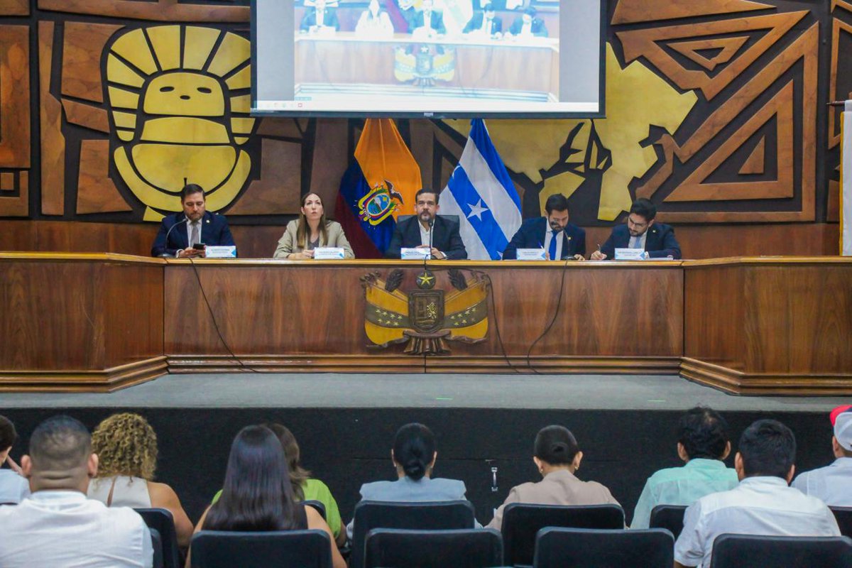 AlcaldiadeDaule's tweet photo. El alcalde participó en la Sesión Ordinaria del Consejo Provincial del Guayas, reafirmando su compromiso con el trabajo conjunto, la transparencia y la búsqueda de soluciones para el bienestar de la ciudadanía. https://t.co/VIqvk6IZPO