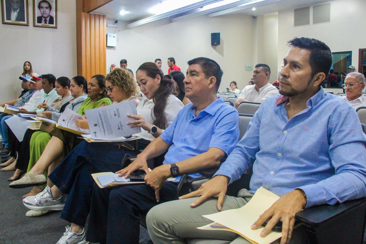 AlcaldiadeDaule's tweet photo. El alcalde participó en la Sesión Ordinaria del Consejo Provincial del Guayas, reafirmando su compromiso con el trabajo conjunto, la transparencia y la búsqueda de soluciones para el bienestar de la ciudadanía. https://t.co/VIqvk6IZPO