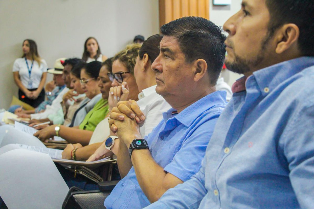AlcaldiadeDaule's tweet photo. El alcalde participó en la Sesión Ordinaria del Consejo Provincial del Guayas, reafirmando su compromiso con el trabajo conjunto, la transparencia y la búsqueda de soluciones para el bienestar de la ciudadanía. https://t.co/VIqvk6IZPO