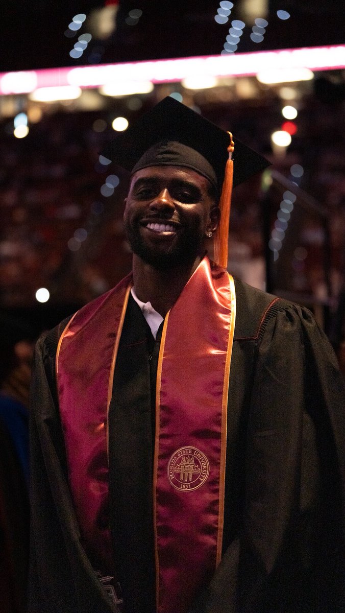 FSUHoops's tweet photo. Once a Seminole, always a Seminole. 

Congratulations to Dwayne Bacon on earning his degree 🍢🎓

#NoleFamily https://t.co/aaUOs9Ev7i