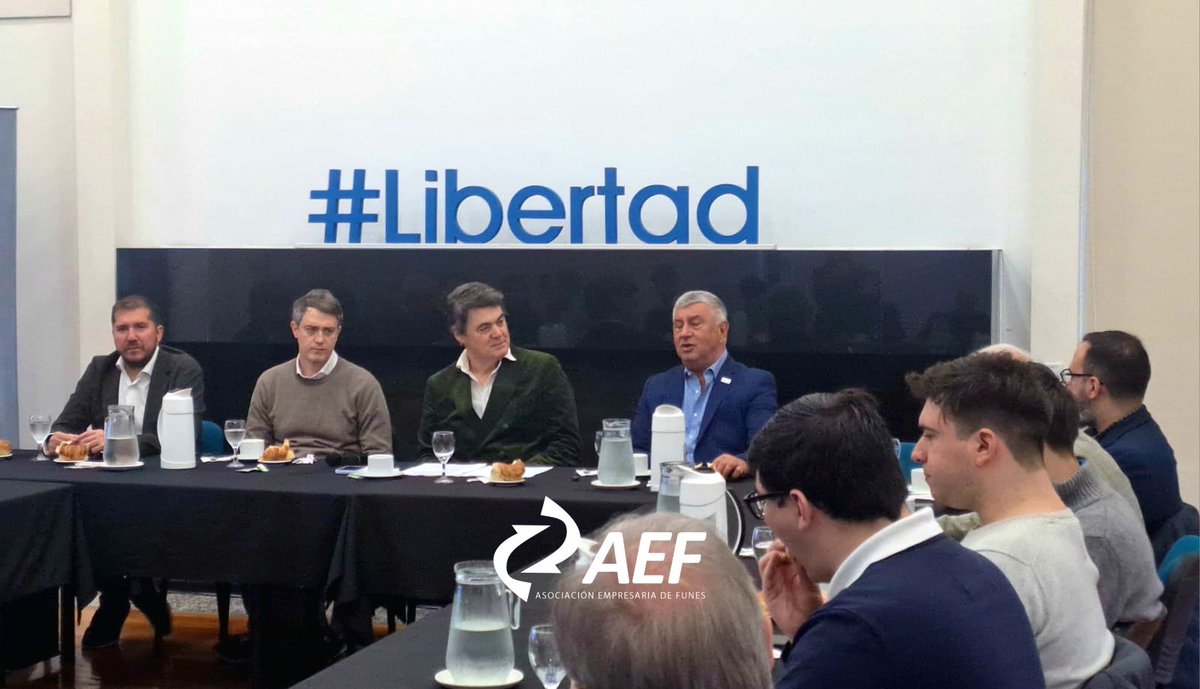 AsociacionFunes's tweet photo. AEF participó de un desayuno de trabajo con el diputado español Carlos Rojas, quien analizó el escenario geopolítico internacional y los desafíos que enfrenta España. #AEF #Funes https://t.co/TpXT3fpoH5
