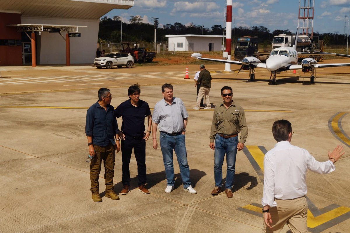 Rodrigo_PazP's tweet photo. Pasamos en San Ignacio de Velasco, un día histórico para la integración entre Bolivia y Brasil. Firmamos el Convenio Marco de Cooperación para elaborar los estudios de prefactibilidad del corredor vial San Ignacio de Velasco–Marfil–límite con la República Federativa de Brasil. Este proyecto abrirá una nueva salida productiva hacia el Atlántico a través de Porto Bello, fortaleciendo la Chiquitania y su potencial productivo, forestal y ganadero. Tengan la seguridad de que pondremos todo el empeño, a través de los ministros correspondientes, para que los estudios se hagan lo más rápido posible.