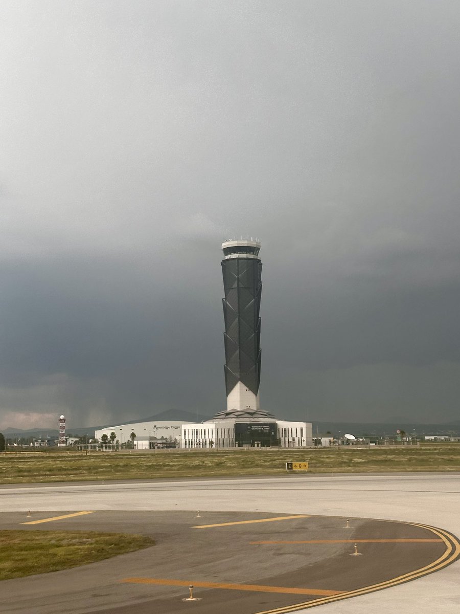 alefrausto's tweet photo. La mejor experiencia, el mejor servicio UN ORGULLO @aifaaero @mexicana_air https://t.co/w9M9yESWmh
