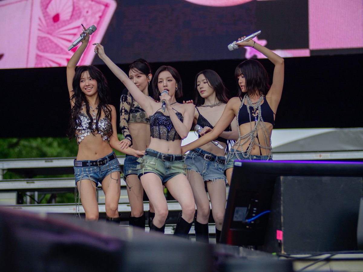 1035KISSFM's tweet photo. #NEVERLAND did you see @official_i_dle at Lollapalooza today? 

#iheartlolla26 https://t.co/G4Y5Pk27Yy