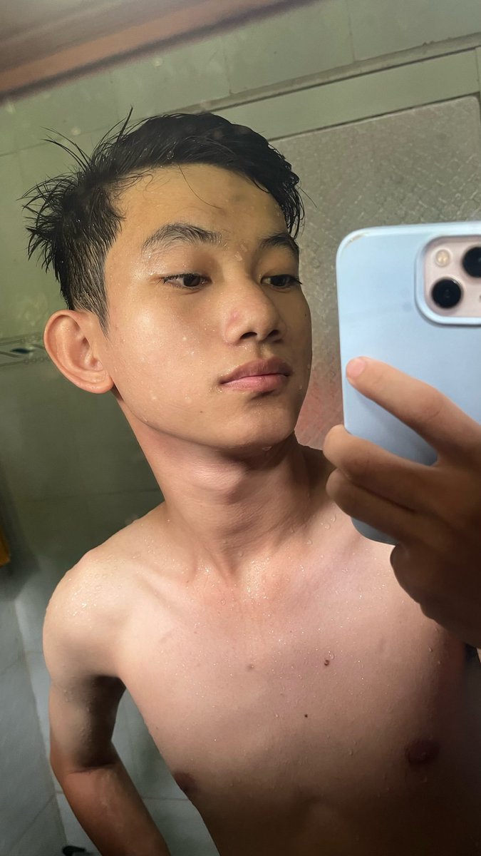6wnspdnvsraqsjd's tweet photo. Men jet đủ bộ https://t.co/hYbDaFWszk
