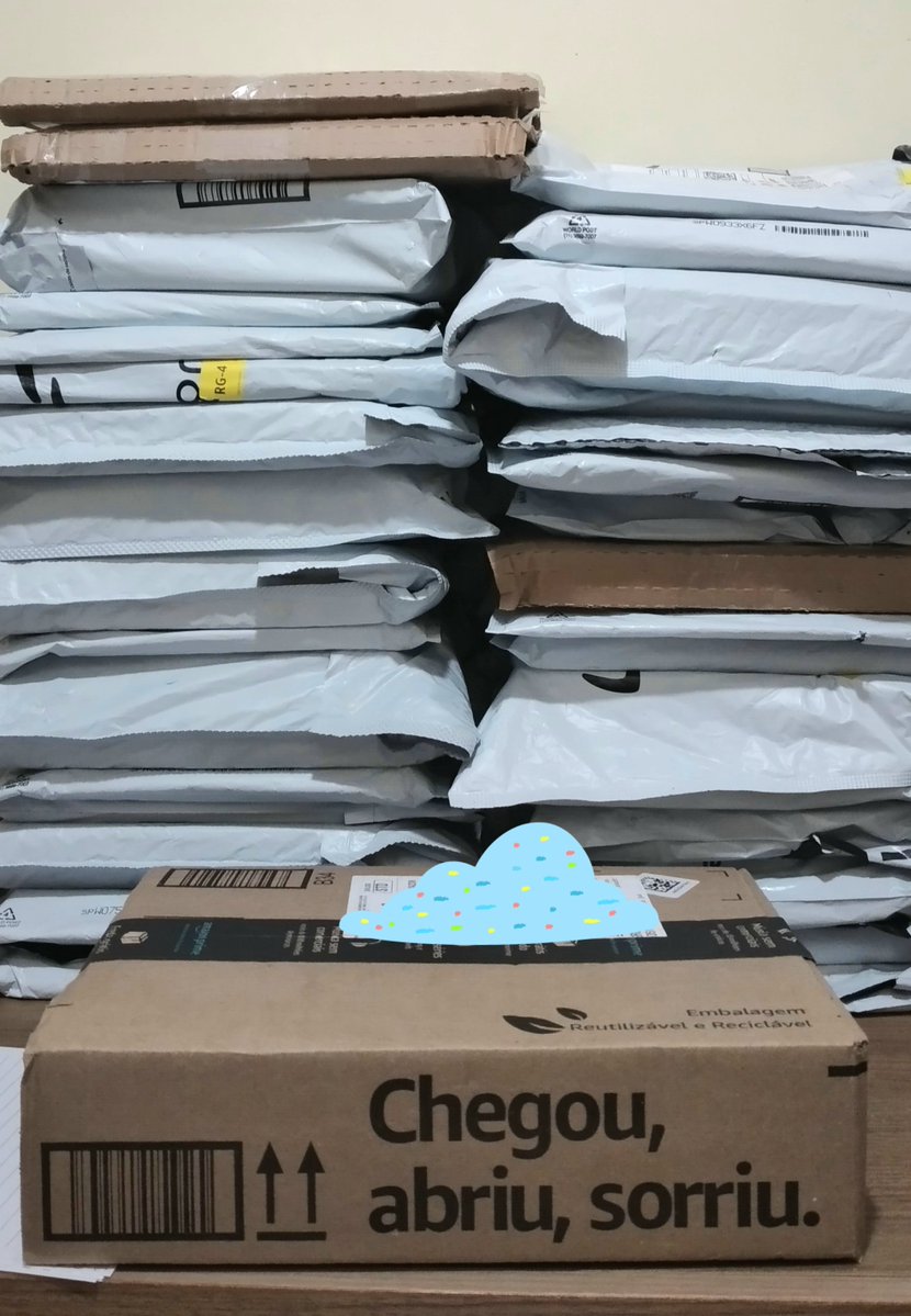 leiturasdedeni's tweet photo. 33 pacotes pra abrir.
Acumulou desde novembro do ano passado.
Fé que um dia sai o unboxing no canal. https://t.co/eVCdtMEvxx