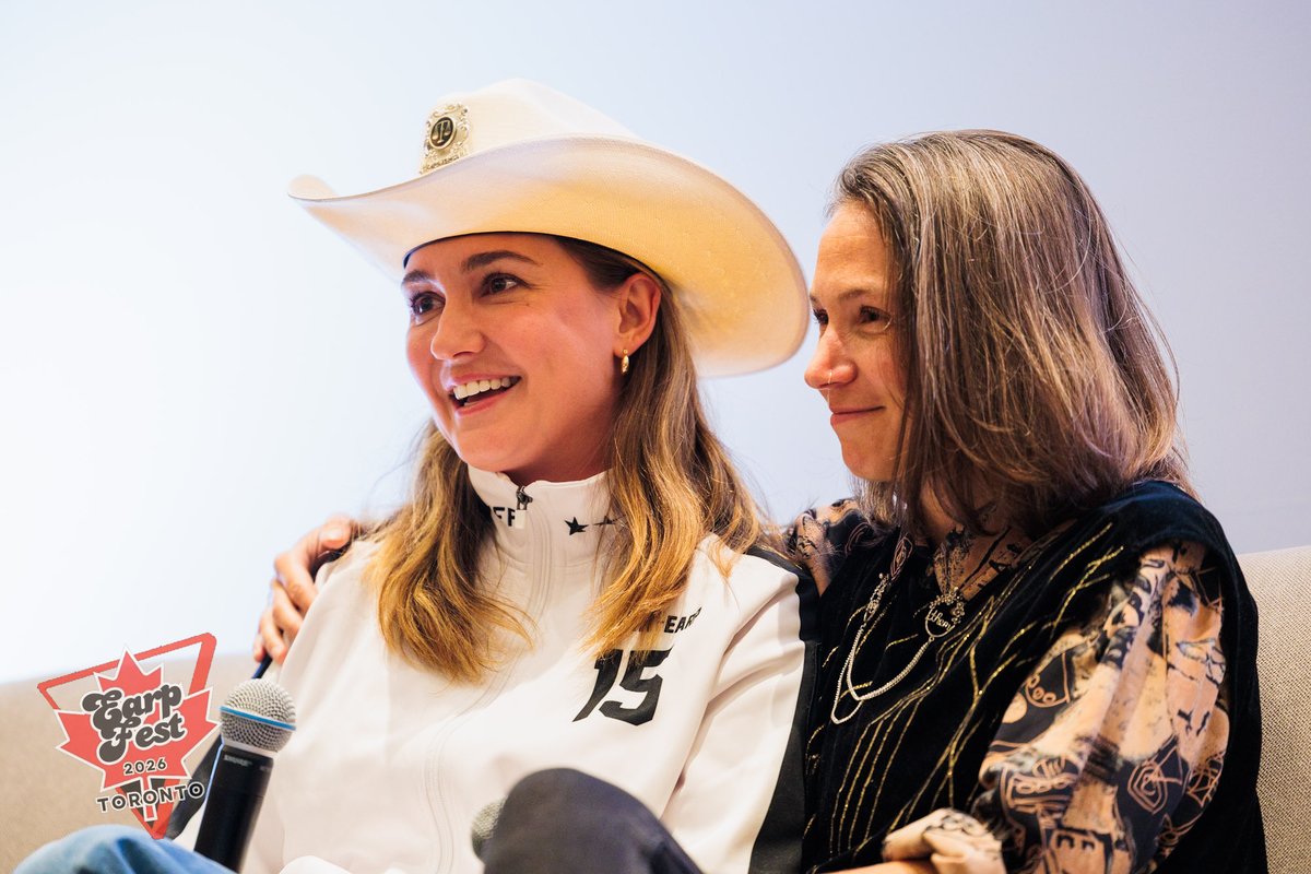 dutchstarbuck's tweet photo. Dom and Kat today at #EarpFest @EarpFest #WynonnaEarp #WayHaught https://t.co/lbBdmxlrCs