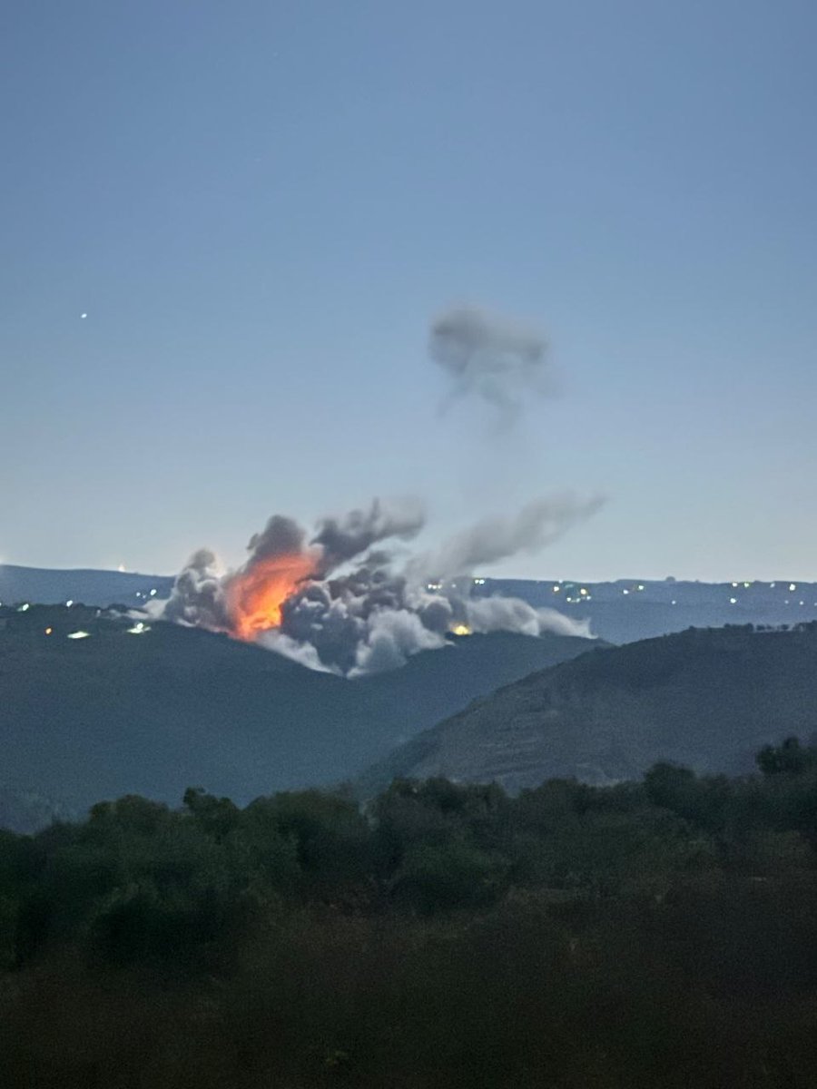 ww3mediaa's tweet photo. 🚨 İsrail ordusu, kısa süre önce Lübnan'ın güneyindeki Talloussa beldesinde geniş çaplı bir yıkım gerçekleştirdi. https://t.co/RgQB2OfJwK