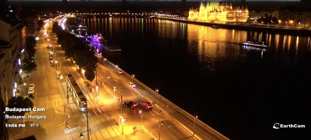 hamido44zz's tweet photo. BUDAPEŞTE SOKAK KAMERALARININ CANLI YAYININI BULDUM GÜNÜ GELDİĞİNDE LAZIM OLUR BELKİ HEMEN LİNKLİYORUM  https://t.co/9bylXTGxSo https://t.co/YytzIhq0DQ
