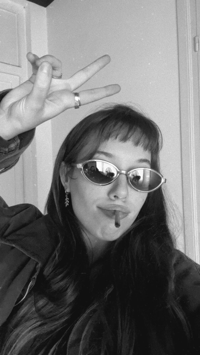 _emeremi's tweet photo. miren a uds no les habia mostrado q volví al fleco ￼💋 https://t.co/qqKDzj1OC4