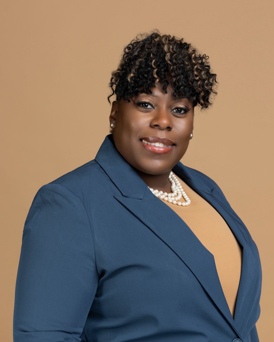 alumni_su's tweet photo. Meet Your 2026-2027 Chapter Officers

Dr. DeVonda Elliott
President https://t.co/d5IUGgTU8M