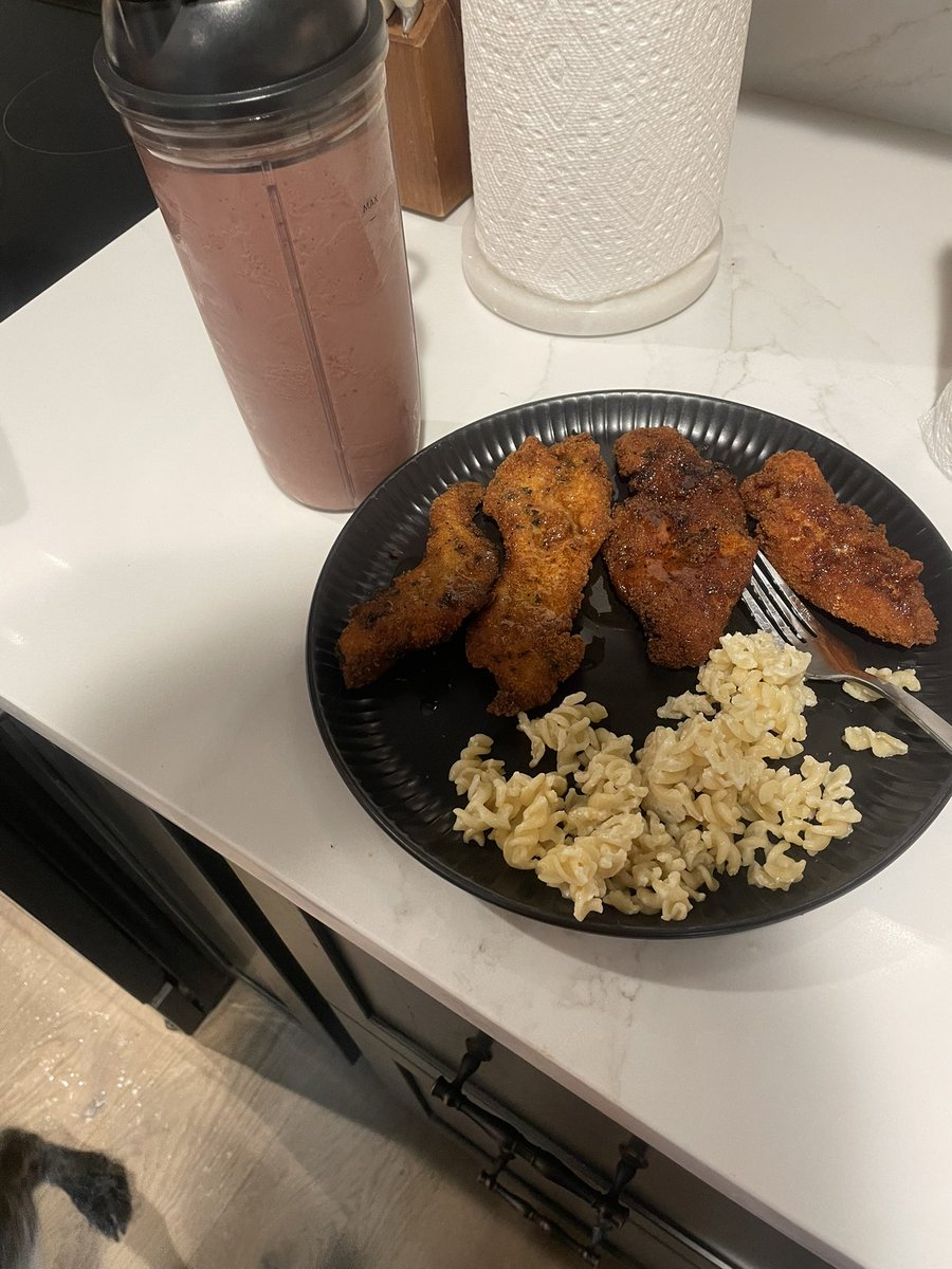 EliSpilker's tweet photo. All Glory To God. Luke 15:7. i was blessed to have a work out and hit a new PR on squat which is now 290(bw 200-205) 
a protien shake with chicken with honey on it,and mac and cheese.
@FZNFootball @GTferguson36 @CoachGGreenNCSA @JPRockMO @6starfootballMO @JohnHough__ https://t.co/tM7oKOkMKq