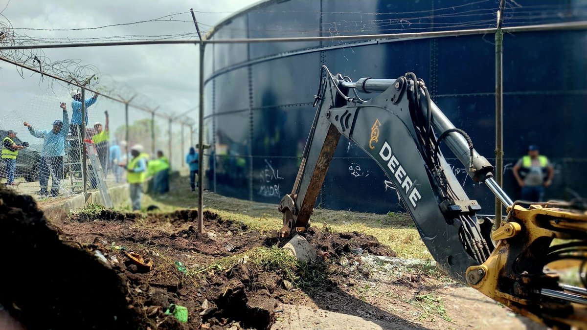Tercero78's tweet photo. Continúan los trabajos de mantenimiento a nivel nacional, recuperando estructuras de nuestra institución.

Pronto esperen el anuncio de un nuevo  PROGRAMA que dará buenos frutos como el Panamá sin Fugas.

En el IDAAN estamos trabajando.🇵🇦✅️ https://t.co/vDv1tEeFlU