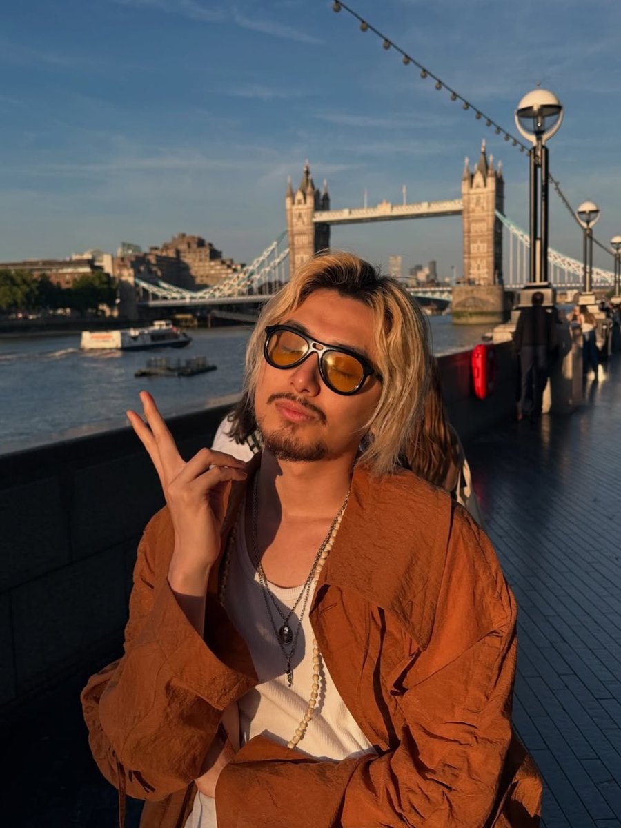 UniversalMPeru's tweet photo. No se pide más, solo que la vida se sienta como una golden hour ☀️🤍 ¿Cuál fue tu artista fav?

 #KarolG #SelenaGomez #FujiiKaze #Aitana https://t.co/Jizb4ntu6I