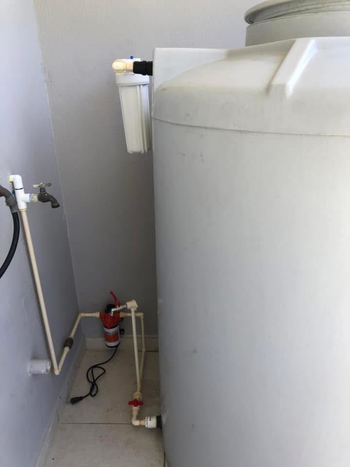 BeboBizaldi's tweet photo. @Ataveyra_ Esta yo la instalé en un espacio limitado, esa bomba que ves es una de transferencia, funciona hasta con un dron con grifo conectado a cualquier grifo de tu casa. https://t.co/Gom56l0ghv