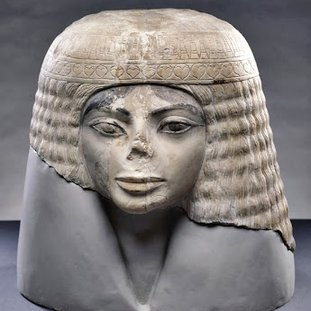 AcervoCharts's tweet photo. Busto de uma mulher egípcia desconhecida está preservado no Museu de Chicago. https://t.co/j77fyiulTs