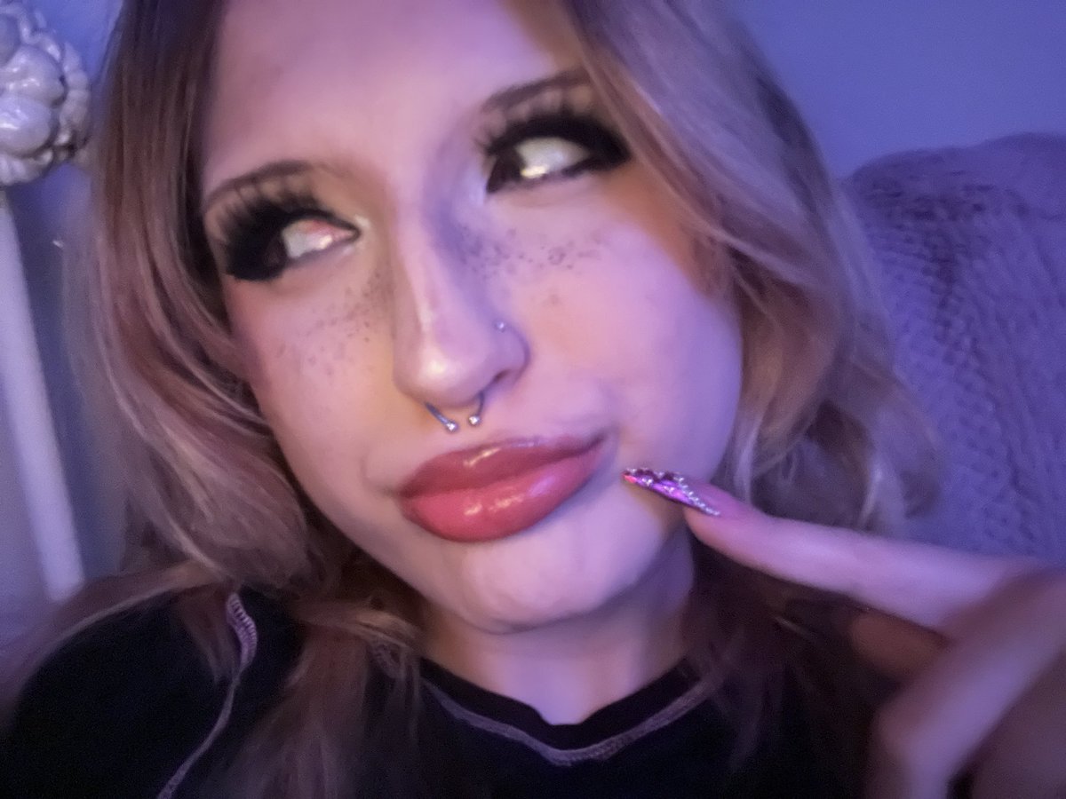 cupidsvices's tweet photo. fancyyy seeing you here #findom https://t.co/lVezYvSNCq