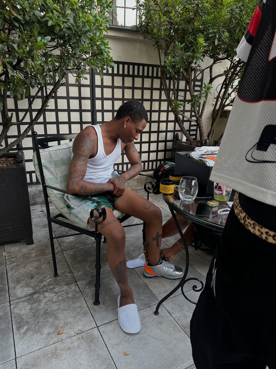NoteSphere's tweet photo. Wizkid and Davido co-sign Free The Youth’s Air Jordan 16. https://t.co/dY1cSSs0cR