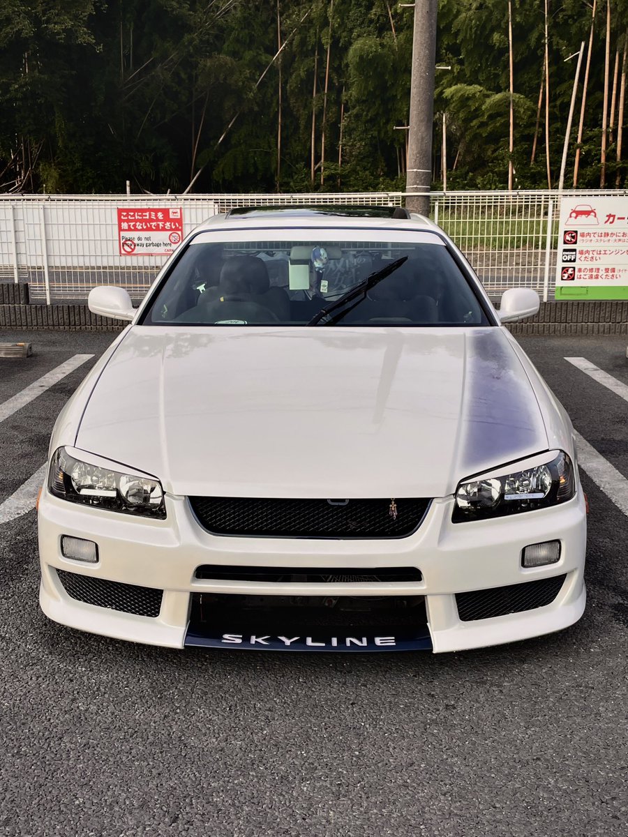 pbhr_R34's tweet photo. はい！全部DIYで全塗装しました！
＼＼ ぐっぢょぶ大賞！ ／／

ニッサン QM1 ホワイトからトヨタ 047 クリスタルパールマイカに全塗装しました。

作業はほぼ全て1人で完遂。場所、道具を貸してくれた友達と職場に最大限の感謝を。

↓以下拘り↓ https://t.co/q1ZGBvM7vl