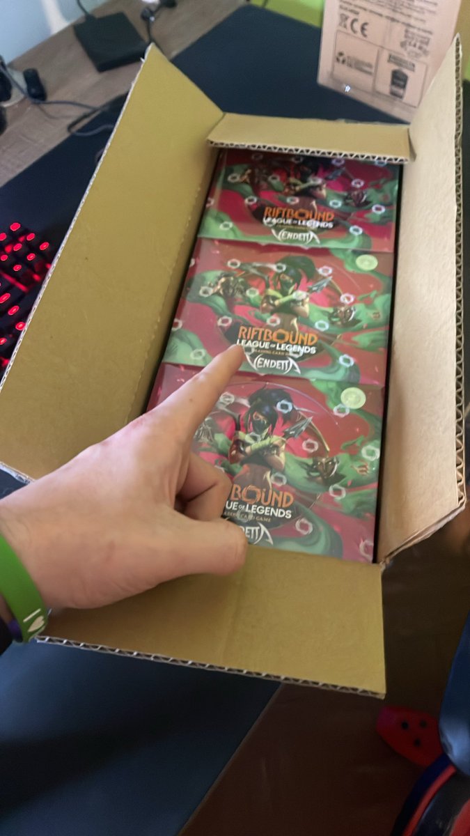 RojanTCG's tweet photo. ABRIENDO UN CASE EN STREAM

@playriftbound 

https://t.co/plePEJMZeR https://t.co/ICl87P99z1