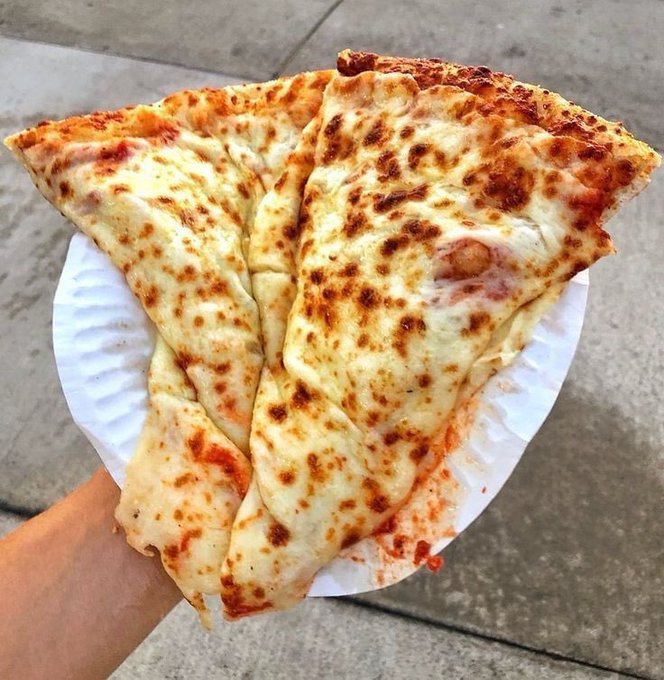 foodhub343's tweet photo. What’s your first thought when you see this pizza? https://t.co/ICEGT68RTx