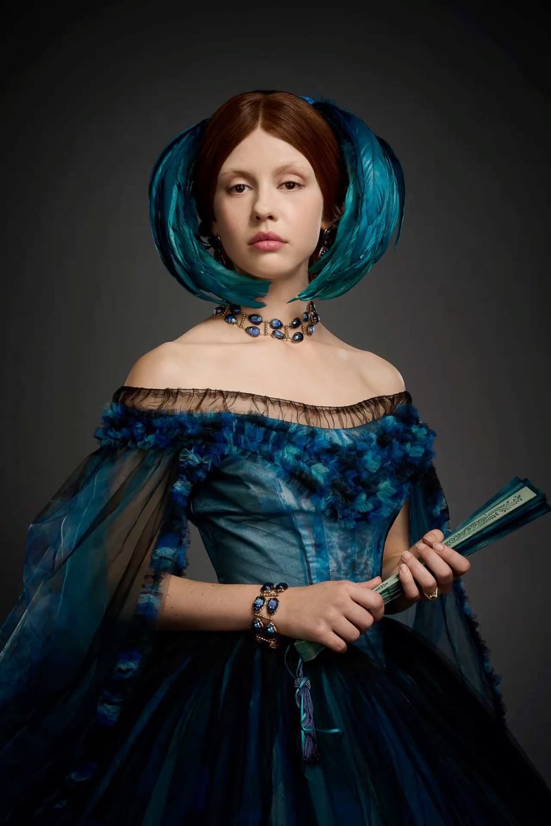 harlanderspeach's tweet photo. I would sell my soul for her wardrobe https://t.co/2fDcnue5f8