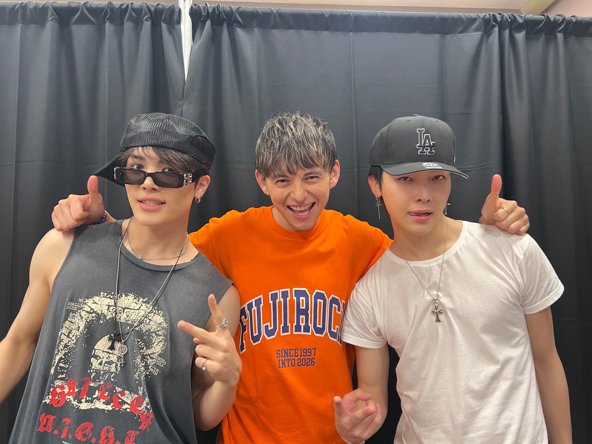 pop_813's tweet photo. ✨&amp;TEAM &amp;POP

今週は、#NICHOLAS  #MAKI が
フジロック出演アーティスト Arlo Parks にインタビュー❗️

会場で、ハリーくんとも遭遇❗️
３人で記念撮影しました☺️

@andTEAMofficial #andTEAM #エンティーム
#popjwave #jwave #ハリー杉山 #川口ゆりな https://t.co/nhd981pzj3