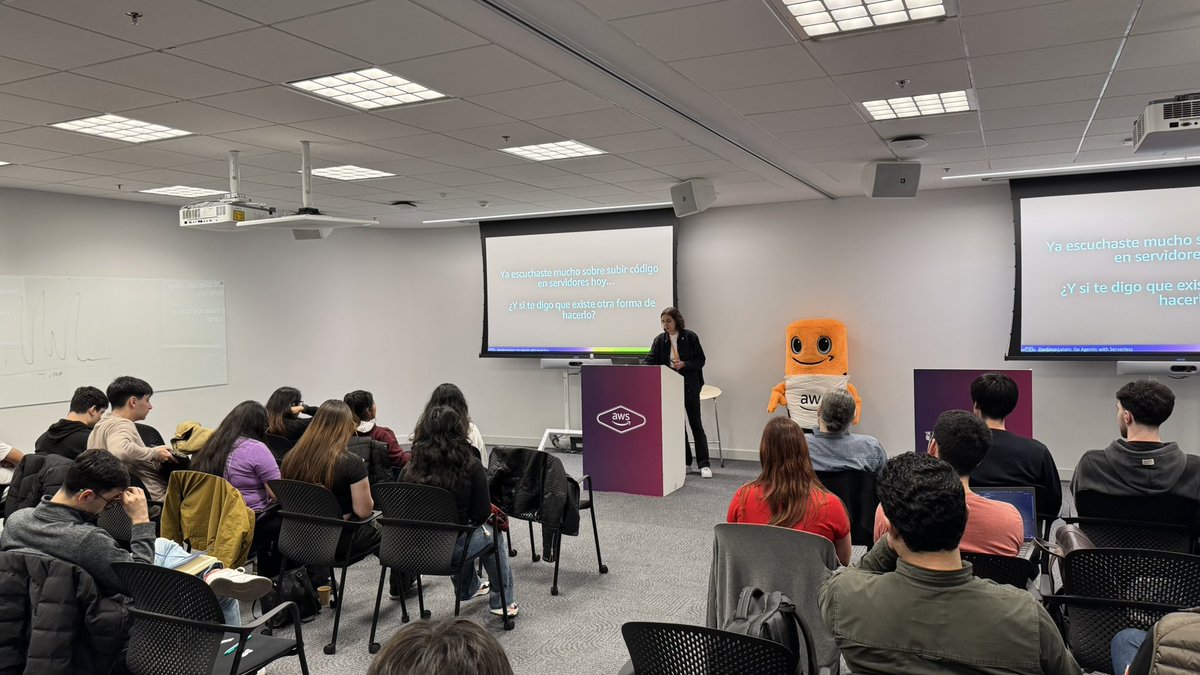edjgeek's tweet photo. My buddy @anacunha bringing the #Serverless knowledge! #DevDaysLatam Buenos Aires! https://t.co/rEsRJDkCSo