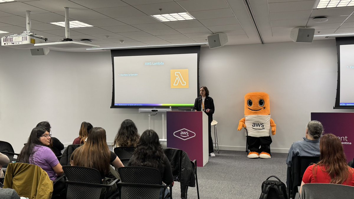 edjgeek's tweet photo. My buddy @anacunha bringing the #Serverless knowledge! #DevDaysLatam Buenos Aires! https://t.co/rEsRJDkCSo