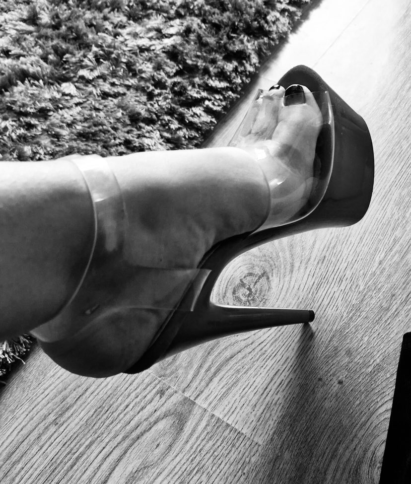 MilenaLuxe's tweet photo. Noc.
Czas, kiedy dobre kundle przestają udawać, że mają godność
i w końcu pytają, gdzie mają się położyć.
🔝🧎

#slave #domination #dogslave #findom #top #bottom https://t.co/JolwLxpDm1