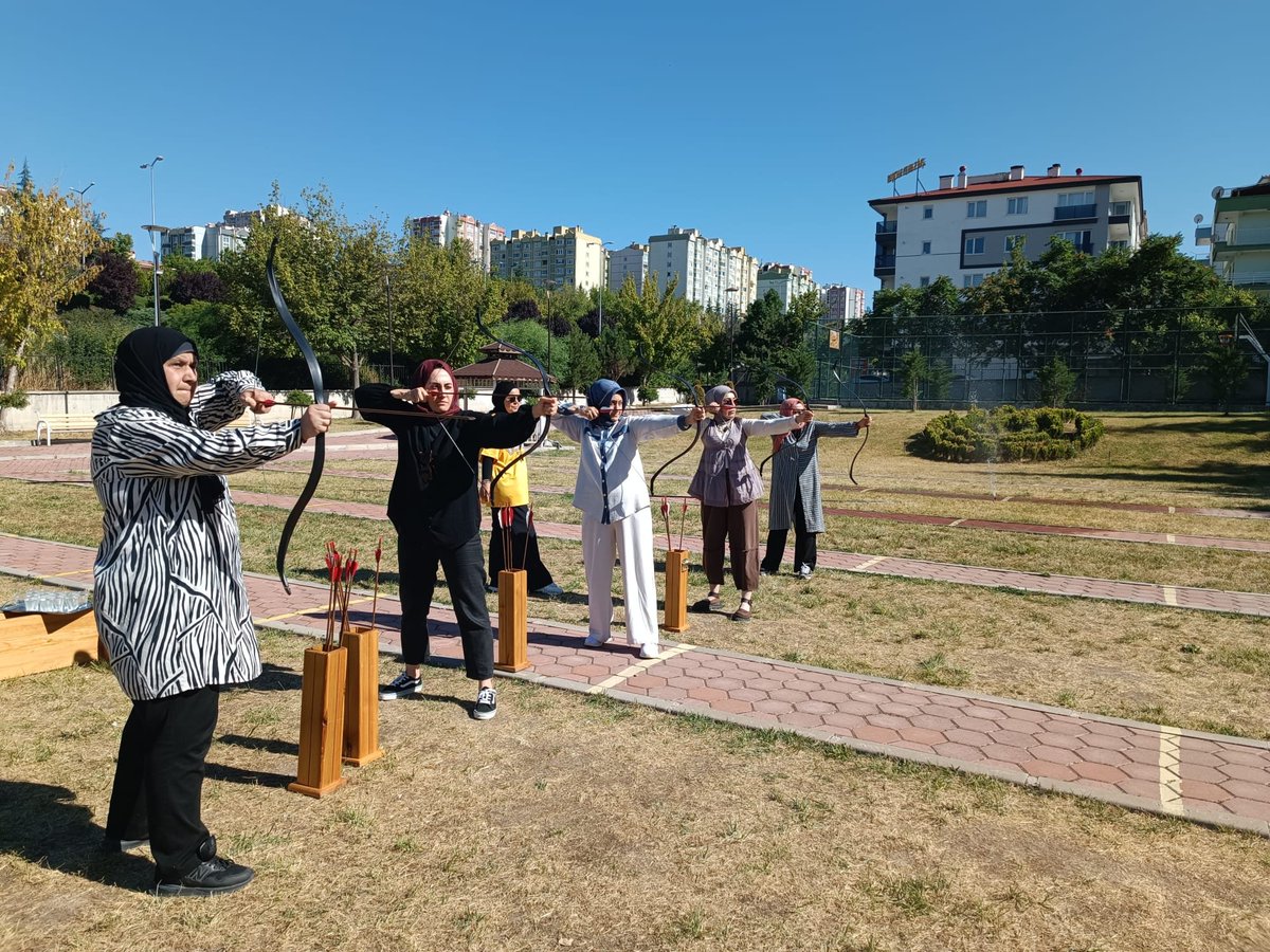 SincanAkParti's tweet photo. İl Başkanlığımız tarafından düzenlenecek İlçeler Arası Bayanlar Okçuluk Turnuvası için çalışmalarımız aralıksız sürüyor. 🏹🎯 https://t.co/leC0bhKFLb