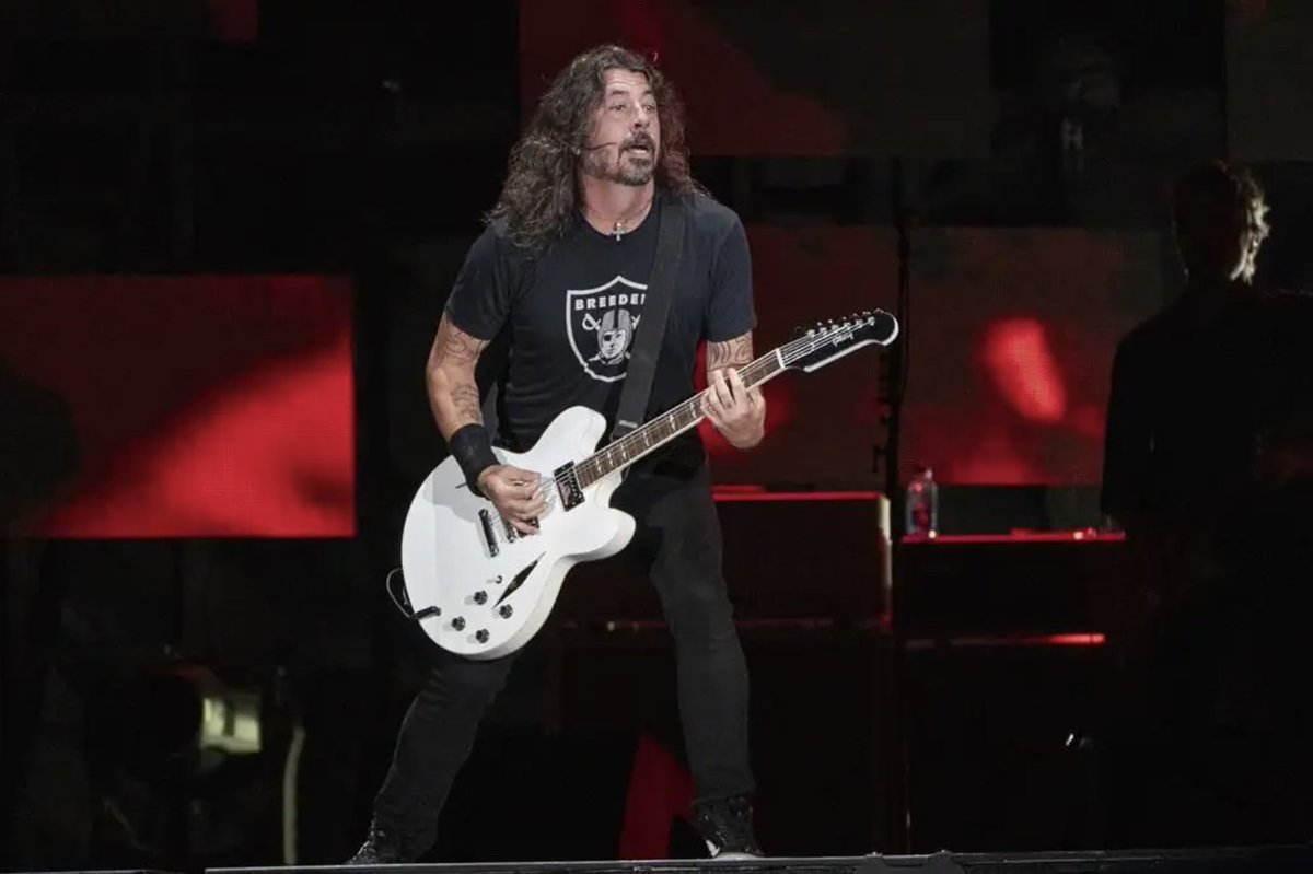 Rock101Van's tweet photo. 5 Foo Fighters Covers You Didn't Know Existed (Including Ones with Taylor Hawkins on Lead Vocals) [WATCH]: https://t.co/NaOivhz7FL https://t.co/lDsxMbkGLP