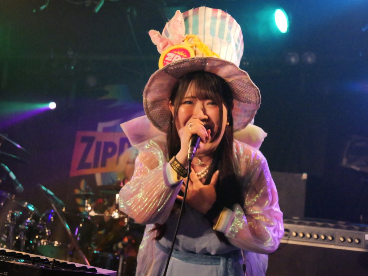 Y_O_New_account's tweet photo. 一昨日の『営業』におけるユーシス的ベストショット（ZipRipFuzZ-1）　 #ZipRipFuzZ #ジップリップファズ https://t.co/rCfPI1mPfN