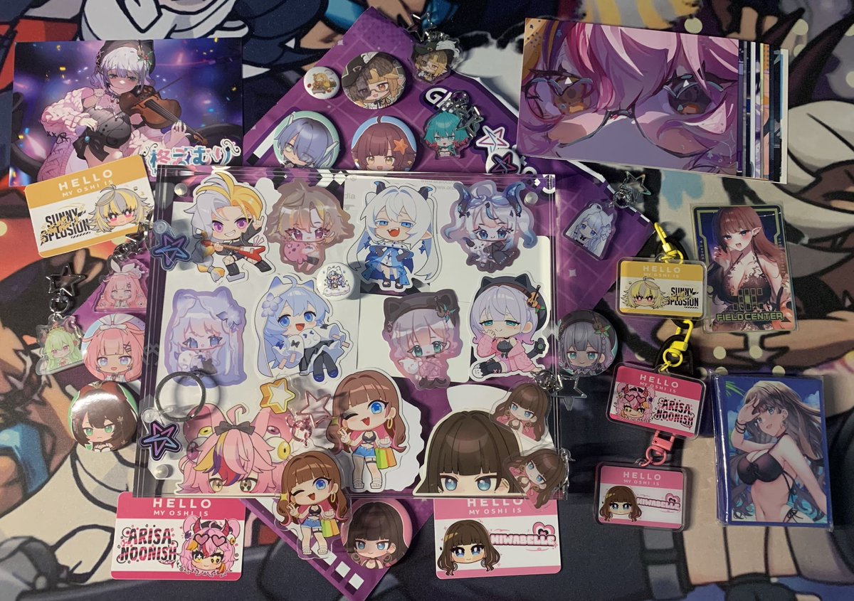 Shinobi21Oni's tweet photo. @GlitchStarsEN 1: GS merch i bought + the blind bag
2: arisa M&G was fun as always, also cause someone forgot to set the timer so i think i got an extra 30s
3-4: the gift cards i made; fun fact beside the braille, each gen's cards has a matching writing scheme/theme
yall should compare
#gsnews https://t.co/3Pqbe8Mj40
